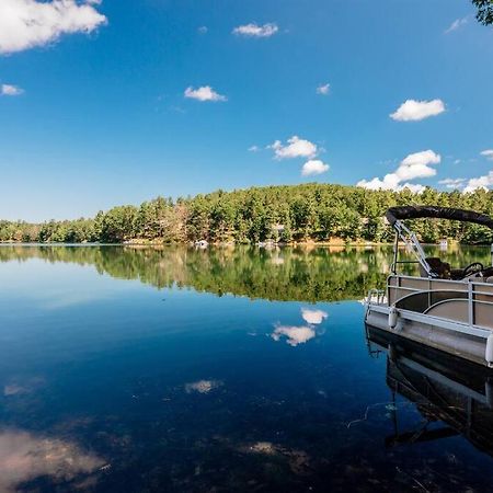 Cabin On Beautiful Arbutus Lake Near ทราเวิร์สซิตี้ ภายนอก รูปภาพ
