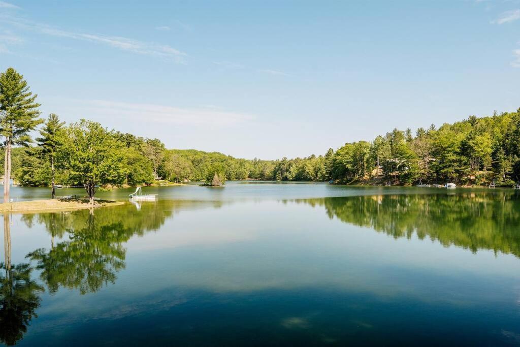 Cabin On Beautiful Arbutus Lake Near ทราเวิร์สซิตี้ ภายนอก รูปภาพ